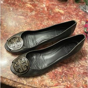 Tory Burch black leather low wedge ballet flat with peep toe, size 9.